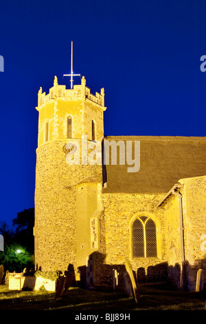 L'église paroissiale de St Edmund à Acle capturés la nuit à Norfolk Banque D'Images