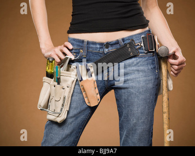 Mid section view of woman with tool belt Banque D'Images