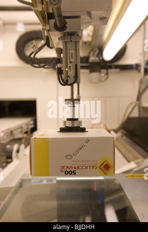 Un robot dans une chirurgie de médecins Banque D'Images