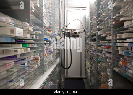 Un robot dans une chirurgie de médecins Banque D'Images