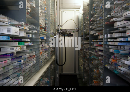 Un robot dans une chirurgie de médecins Banque D'Images