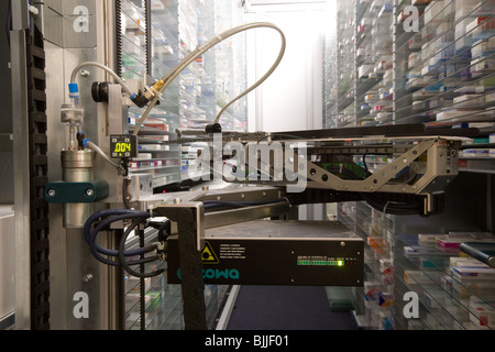 Un robot dans une chirurgie de médecins Banque D'Images