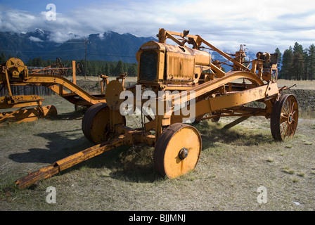 Machines agricoles de rouille sur un ancien fort militaire britannique en Colombie-Britannique, Canada. Banque D'Images