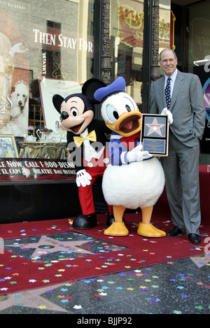 MICKEY MOUSE & Donald Duck Donald Duck MICHAEL EISNER ÉTOILE SUR LE HOLLY HOLLYWOOD LOS ANGELES USA 09 Août 2004 Banque D'Images