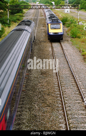 Trains sur la centrale de Cardiff à Londres Paddington Ligne. Angleterre, Royaume-Uni. Banque D'Images