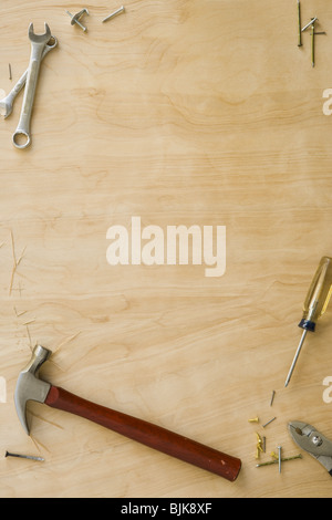Outils et fixations sur plancher de bois franc Banque D'Images