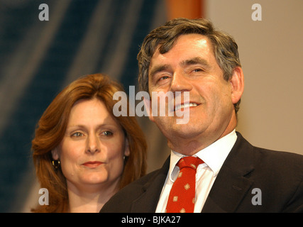 La politique, les hommes politiques, du parti travailliste, le Premier ministre britannique, Gordon Brown, avec sa femme Sarah. Banque D'Images