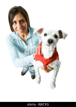 Femme avec chien blanc dans noir Banque D'Images