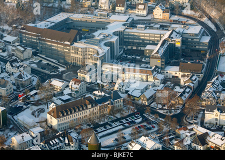 Photo aérienne, moyenne entreprise Viega dans la neige en hiver, Attendorn, Nordrhein-Westfalen, Germany, Europe Banque D'Images