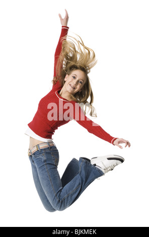 Girl with braces sautant avec pull rouge Banque D'Images