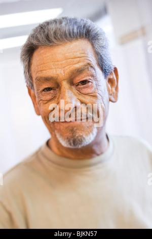 Portrait d'un homme mûr avec barbiche smiling Banque D'Images