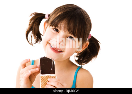 Little girl with pigtails eating ice cream Banque D'Images