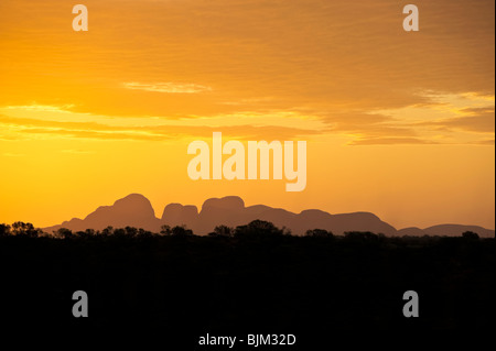 Kata Tjuta, le Mont Olga, au coucher du soleil Banque D'Images