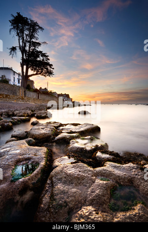 Lever de soleil sur la mer. L'île de Wight, Angleterre, RU Banque D'Images