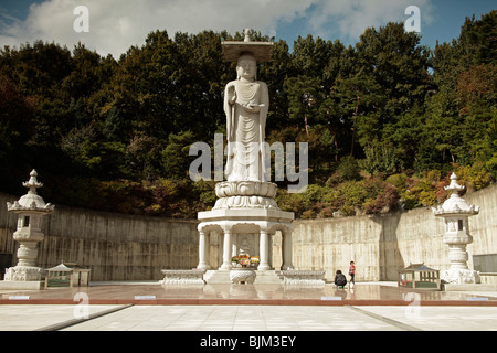 Statue de Bouddha au Temple de Bongeunsa, Séoul, Corée du Sud, Asie Banque D'Images