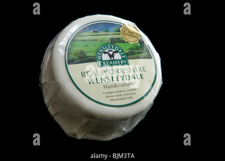 Un petit lit gigogne de vrai fromage Wensleydale Yorkshire, faite par le Wensleydale Creamery, Hawes, Yorkshire du Nord. Banque D'Images