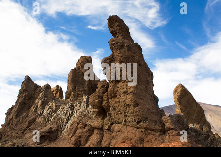 Roque Cinchado dans le Parc National du Teide (Parque Nacional de las Canadas del Teide) sur l'île de Tenerife, Espagne. Banque D'Images