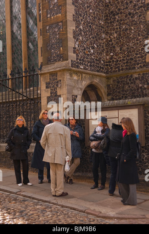 Une visite de la ville s'arrête en haut de la colline de l'Orme à Norwich , Norfolk , Angleterre , Angleterre , Royaume-Uni Banque D'Images