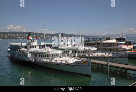 Bateaux amarrés sur le lac de Zurich, Suisse Banque D'Images