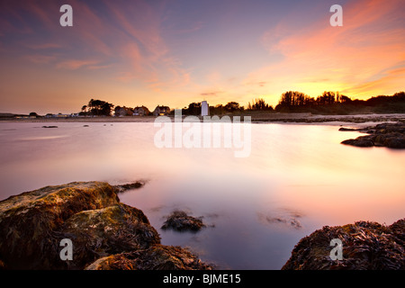 Lever de soleil sur la plage. L'île de Wight, Angleterre, RU Banque D'Images