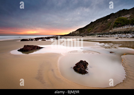 Coucher de soleil sur la baie de Ventnor. L'île de Wight, Angleterre, RU Banque D'Images