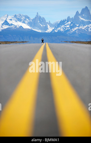 Avec des marquages routiers, El Chalten, Andes, Patagonie, Argentine, Amérique du Sud Banque D'Images