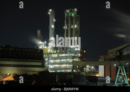 Bâtiments et locaux de l'usine Bayer, photo de nuit, Leverkusen, Nordrhein-Westfalen, Germany, Europe Banque D'Images