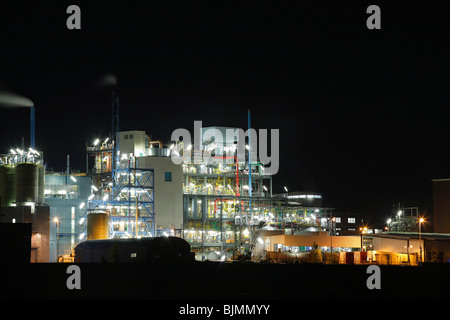 Bâtiments et locaux de l'usine Bayer, photo de nuit, Leverkusen, Nordrhein-Westfalen, Germany, Europe Banque D'Images