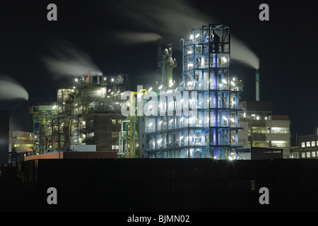 Bâtiments et locaux de l'usine Bayer, photo de nuit, Leverkusen, Nordrhein-Westfalen, Germany, Europe Banque D'Images