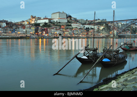 Alimento noyaux feriado cidade de bière férias mar navio Amérique port porto Portugal ponte photographes promenades remo Banque D'Images