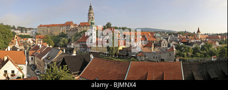 Vue sur la vieille ville historique avec le château de Cesky Krumlov, site classé au patrimoine mondial de l'UNESCO, Cesky Krumlov, République tchèque, Europe Banque D'Images