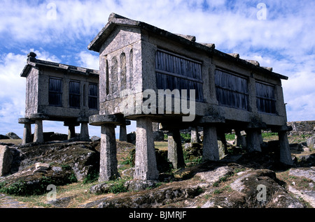 Espigueiros traditionnelles, ou les greniers, de Lindoso, nord du Portugal. Banque D'Images