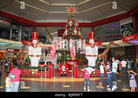 Décorations de Noël à l'intérieur de l'immense centre commercial Albrook , la ville de Panama , Panama Banque D'Images