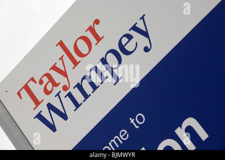 Taylor Wimpey signe sur un site en développement Banque D'Images
