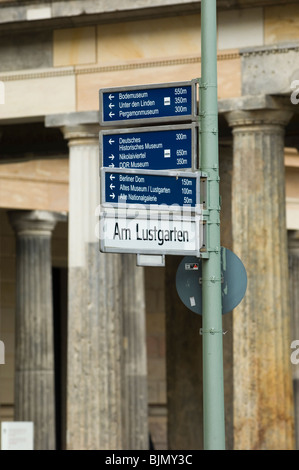 Panneaux en l'île musée Berlin Allemagne Banque D'Images