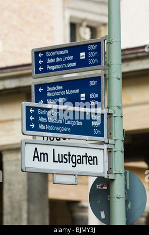 Panneaux en l'île musée Berlin Allemagne Banque D'Images