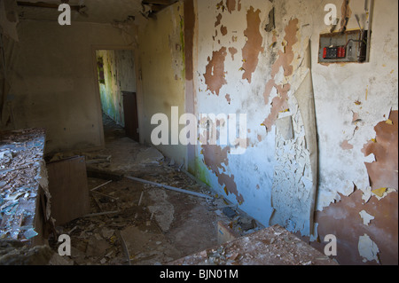 Immeuble de bureaux à l'abandon de l'ingénierie ancienne usine près de Talywain Torfaen South Wales UK Banque D'Images