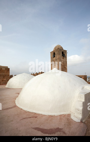 La Syrie Île Arwad le toit de la mosquée de fort et dômes Banque D'Images