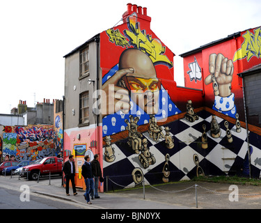 Les bâtiments visés dans l'art du graffiti dans la région de North Laine de Brighton city centre UK Banque D'Images