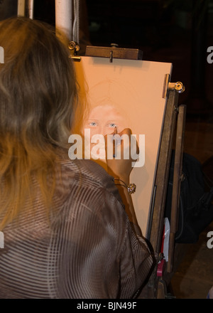 Artiste de rue, crayonné une caricature sur le resort de Hanioti Halkidiki Banque D'Images