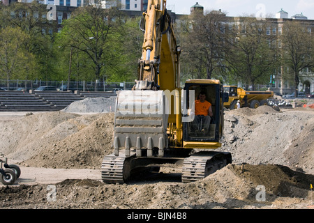 Pelle d'équipement lourd rénovation Roberto Clemente Champ dans Boston. Banque D'Images