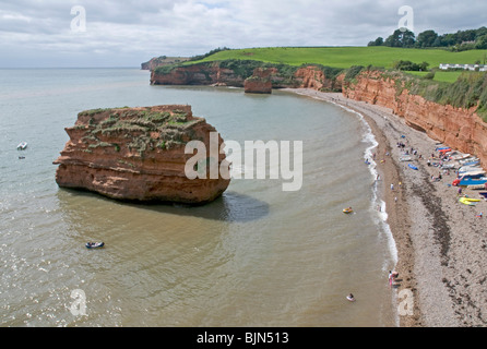 Rocky impressionnante côte au sud du Devon Ladram Bay près de Sidmouth Banque D'Images