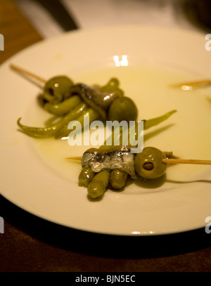 Tapas de poivrons et d'Olives aux Anchois roulés dans - Espagne Banque D'Images