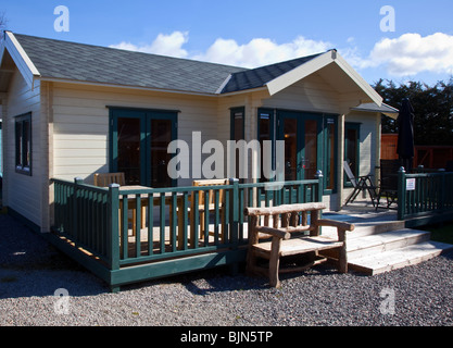 Abri de jardin, garage, chalet, jardin, maison, l'architecture, l'été, l'accueil, le bois, la nature, la construction, chalet, maison de campagne ou chalet, UK Banque D'Images