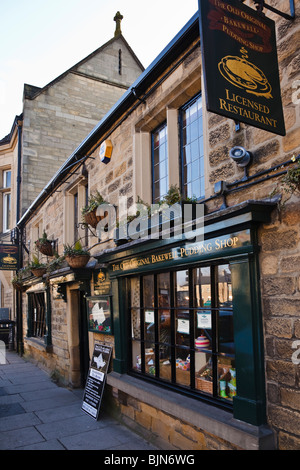 L'ancien Bakewell Pudding Shop original, la place, Bakewell, parc national de Peak District, Derbyshire. Banque D'Images