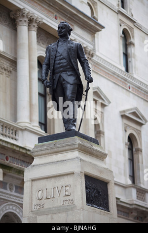 Statue de Clive of India ou Clive du Bengale, près de l'Office des étrangers dans les bâtiments Le Roi Charles Street Londres Banque D'Images