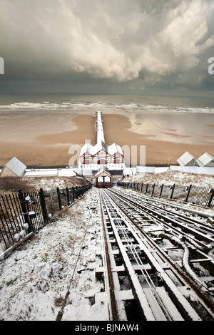 Tempête de neige près de Marseille Pier et de la Falaise en hiver, Cleveland Banque D'Images