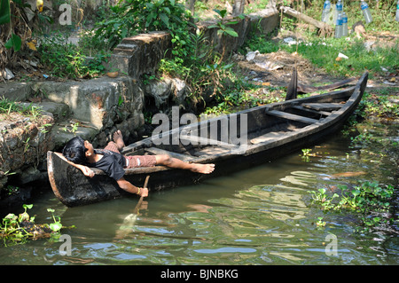 La paix et la beauté de la Backwaters du Kerala en Inde Banque D'Images