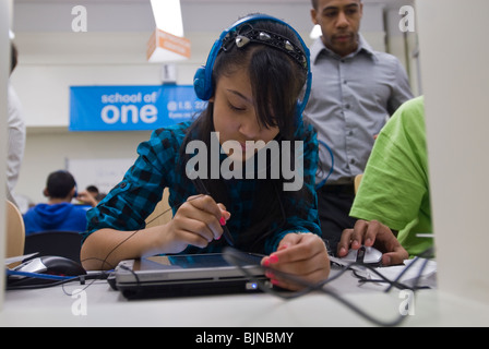 Après l'école, axé sur la technologie programme de mathématiques à Brooklyn à New York Banque D'Images