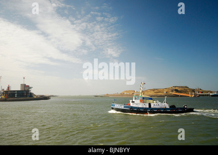 Remorqueur dans le port d'IJmuiden, Hollande, Europe Banque D'Images